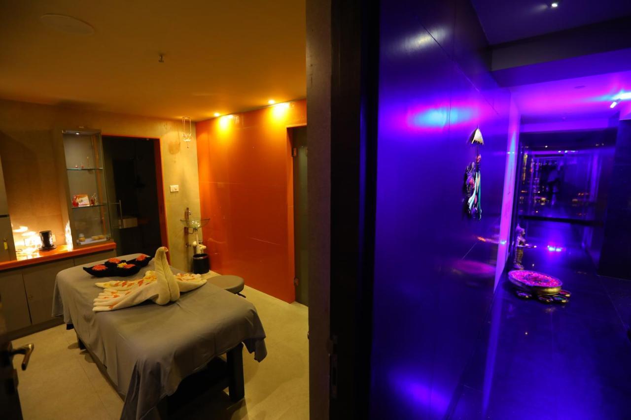 V 7 Hotel Chennai Exterior foto
