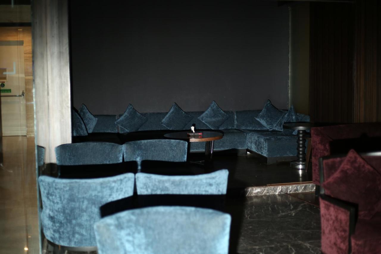 V 7 Hotel Chennai Exterior foto
