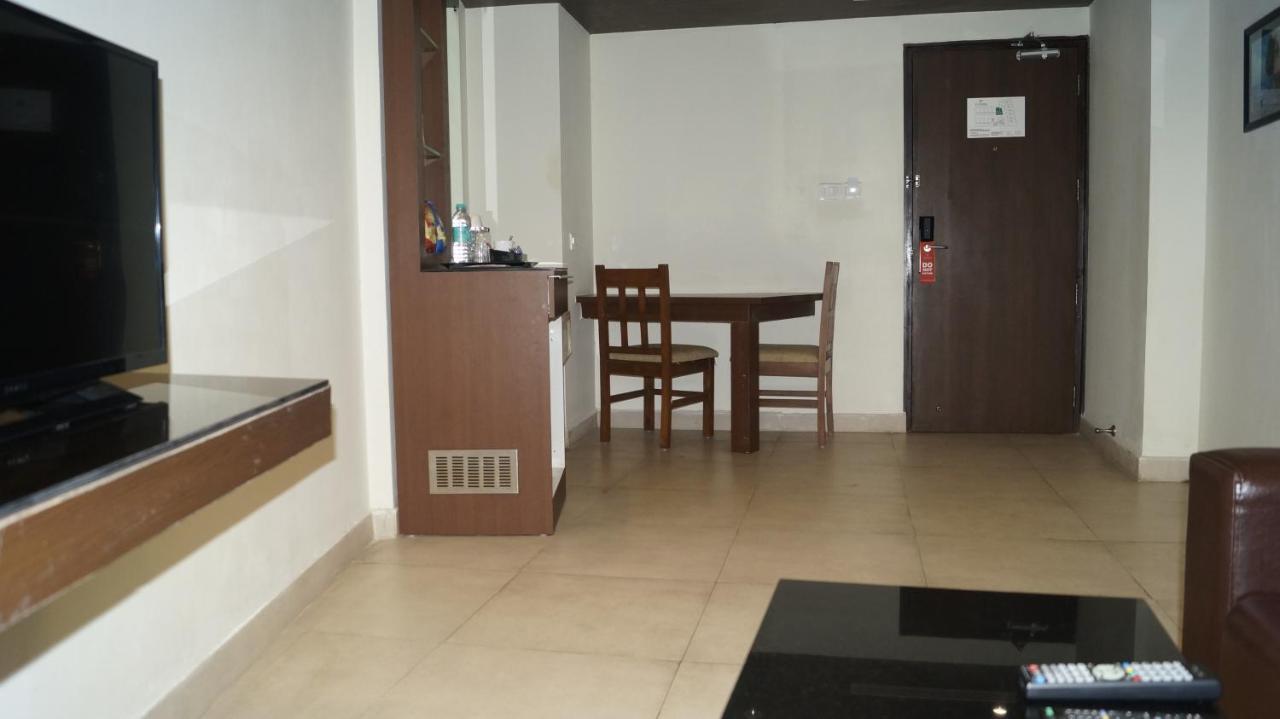 V 7 Hotel Chennai Exterior foto